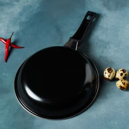 Сковорода «Жаклин», d=20 см, h=4 см, толщина 0.65 мм, пластиковая ручка, антипригарное покрытие, углеродистая сталь, чёрная