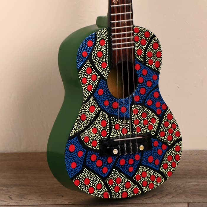 Сувенирный музыкальный инструмент гитара-укулеле «Любовь», 55×20×6 см