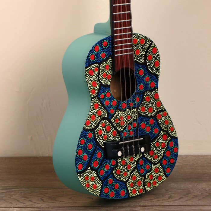 Сувенирный музыкальный инструмент гитара-укулеле «Любовь», 55×20×6 см