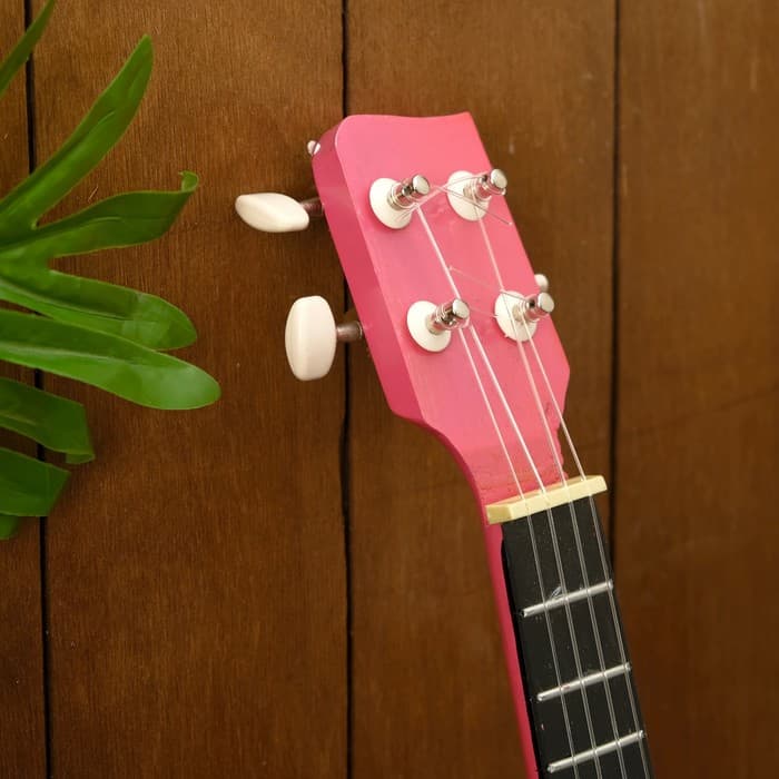 Сувенирный музыкальный инструмент Гитара-укулеле «Красное влечение», 55×20×6 см