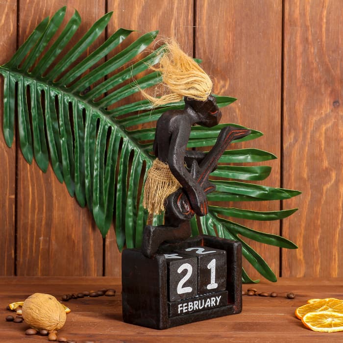 Вечный календарь «Абориген с гитарой», 23×16×7 см, дерево