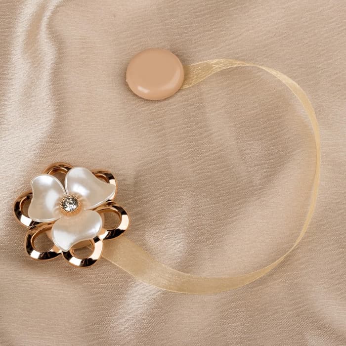 Подхват для штор «Цветок перламутровый», d=5.5 см, цвет молочный, золотой