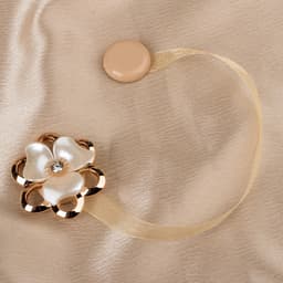 Подхват для штор «Цветок перламутровый», d=5.5 см, цвет молочный, золотой