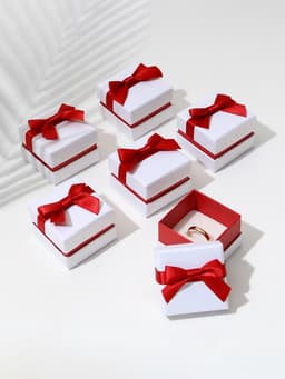 Коробочка подарочная под кольцо, серьги «Рафаэлло», 5×5 см, бело-красная