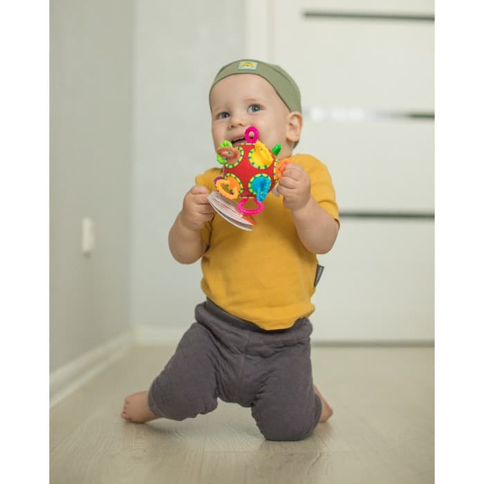 Погремушка развивающая игрушка Крошка Я «Шар трещотка», от 3 мес., красный