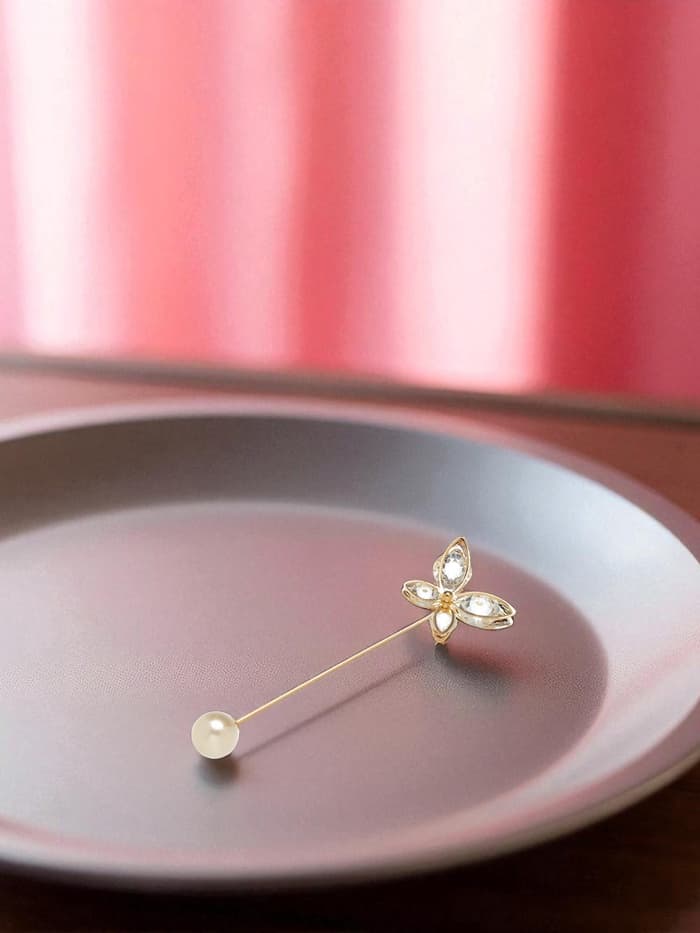 Булавка« Бабочка объемная», 8.5 см, белая в золоте