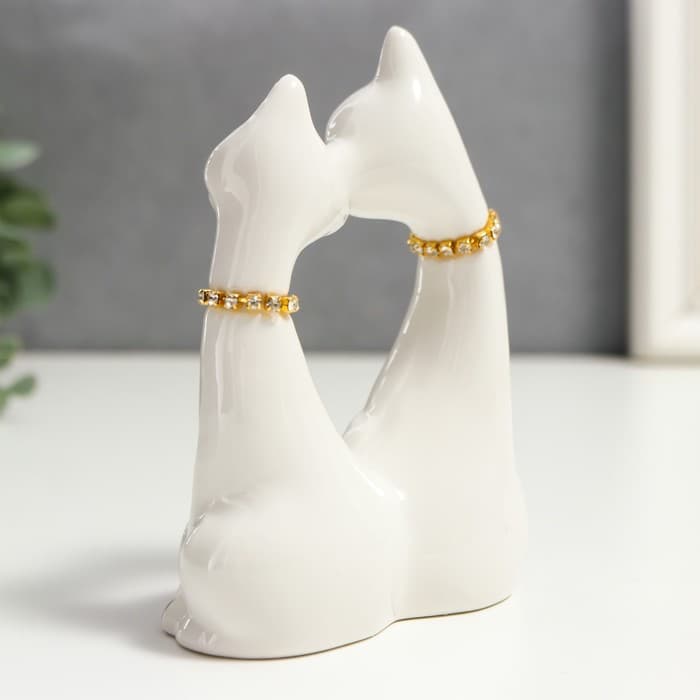 Фигурка керамика «Белые кот и кошка в цветок, ошейник из страз», 12×9×4.5 см