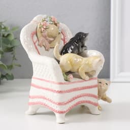 Сувенир музыкальный механический «Котята в кресле», 14×13×10.5 см