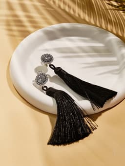 Клипсы для ушей QF «Кисти», цвет чёрный, L кисти 7 см