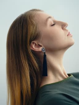 Клипсы для ушей QF «Кисти», цвет чёрный, L кисти 7 см