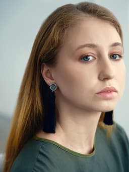 Клипсы для ушей QF «Кисти», цвет чёрный, L кисти 7 см