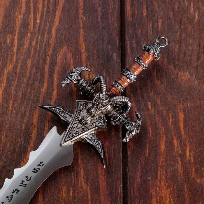 Макет оружия «Сувенирный меч на подставке. Остриё», подарочный набор, 8.5×3.5×27 см