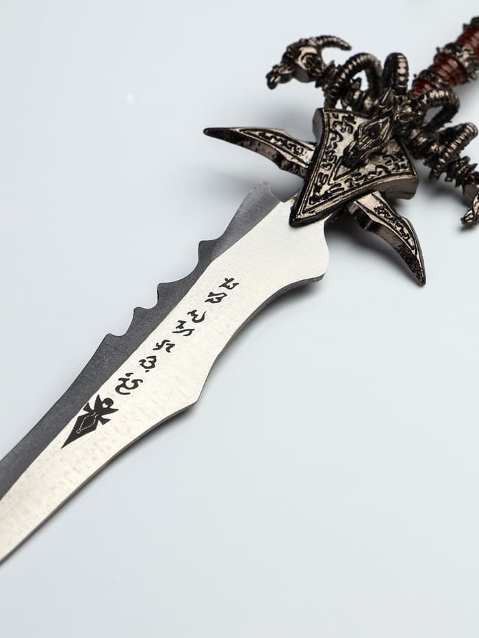 Макет оружия «Сувенирный меч на подставке. Остриё», подарочный набор, 8.5×3.5×27 см