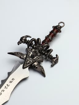 Макет оружия «Сувенирный меч на подставке. Остриё», подарочный набор, 8.5×3.5×27 см