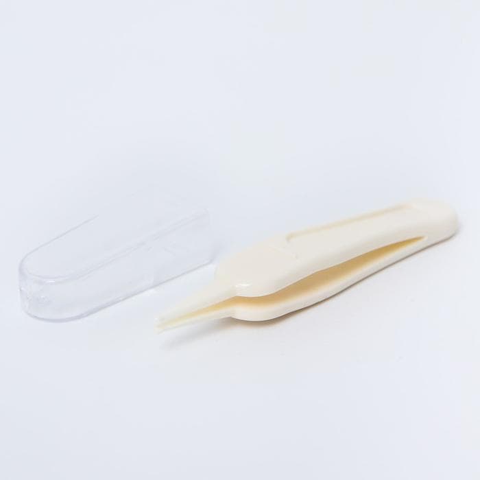 Набор маникюрный детский, 4 предмета: безопасные ножницы, щипчики с ручкой, пилочка, пинцет, белый