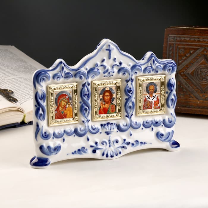 Иконки: киот настольный, на 3 иконы, 13.5×20 см, фарфор гжель