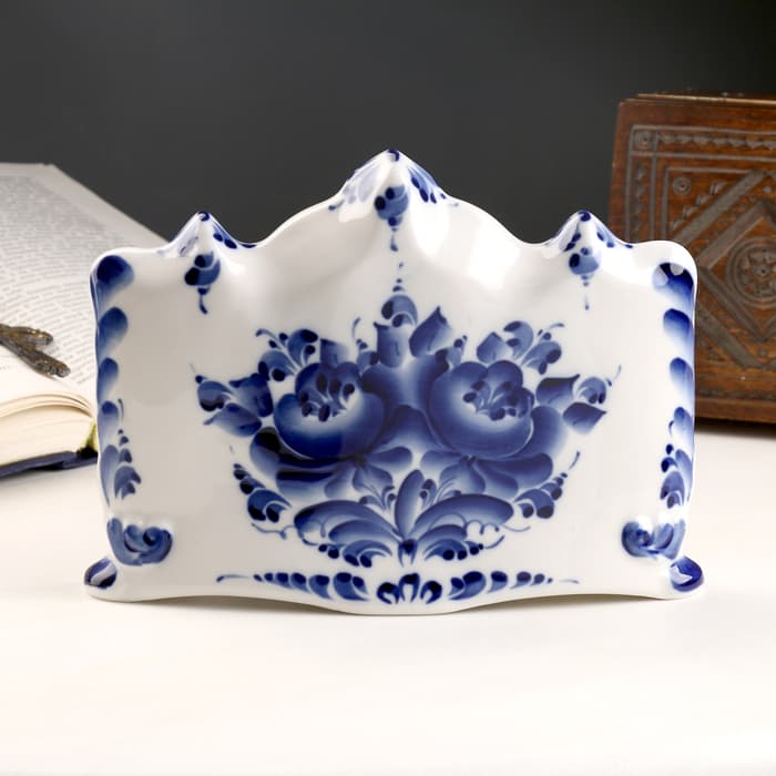 Иконки: киот настольный, на 3 иконы, 13.5×20 см, фарфор гжель