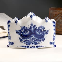Иконки: киот настольный, на 3 иконы, 13.5×20 см, фарфор гжель