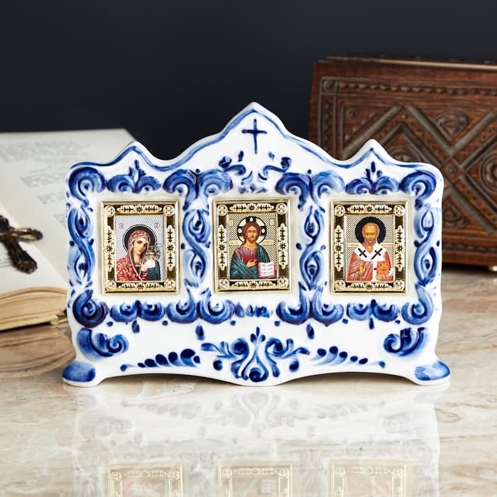 Иконки: киот настольный, на 3 иконы, 13.5×20 см, фарфор гжель