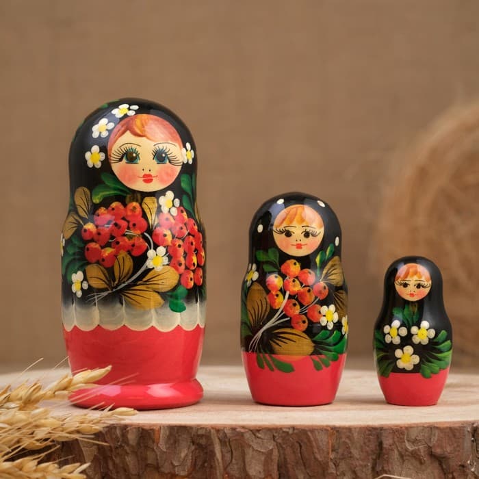 Матрёшка дерево «Рябина», чёрный платок, 3 кукольная, 12 см