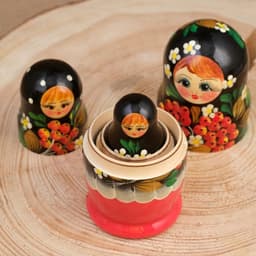 Матрёшка дерево «Рябина», чёрный платок, 3 кукольная, 12 см