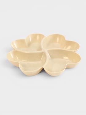 Менажница «Сердце», 4 ячейки, пластик, 22.5×3 см, бежевая