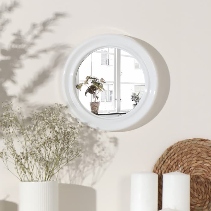 Зеркало настенное «Скромность», d зеркальной поверхности 18.5 см, белое