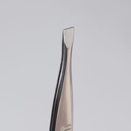 Пинцет для бровей, со скошенным краем, узкий, 9 см