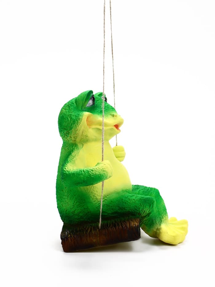 Садовая фигура из полистоуна «Лягушка на качелях», подвесная, 24×23×27 см