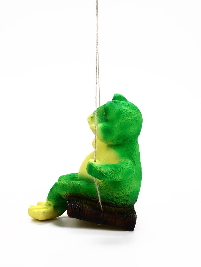 Садовая фигура из полистоуна «Лягушка на качелях», подвесная, 24×23×27 см