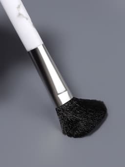 Набор кистей для макияжа «Мрамор», 5 предметов, белый, чёрный