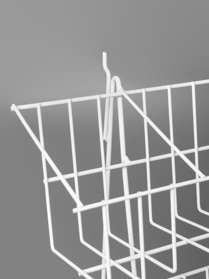 Стойка прикассовая 88.5×24×56 см, размер ячейки 12.5×12×13 см, белая