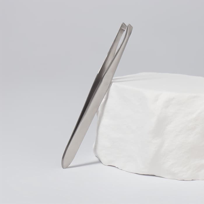 Пинцет для бровей и ресниц, со скошенным краем, узкий, 9 см