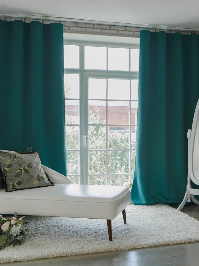 Штора блэкаут портьерная «Этель», размер 270×300 см, цвет изумрудный