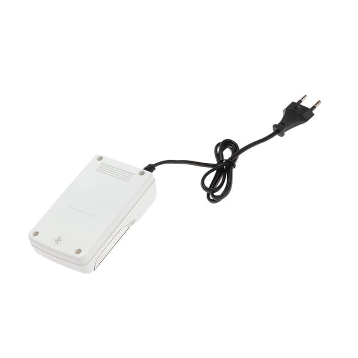 Зарядное устройство для четырех аккумуляторов АА или ААА CHR-56, 1 м, ток заряда 180 мА, белое