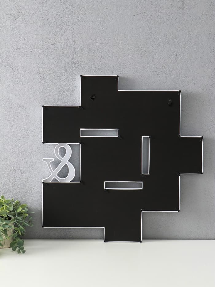 Фоторамка - коллаж на 8 фото 10×10 см, 10×15 см, 13×18 см «Значок», белая, 50.5×51.5×2 см