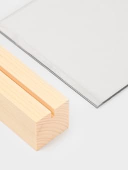 Тейбл-тент А5, оргстекло 2 мм, на деревянной подставке, 15×4×25 см