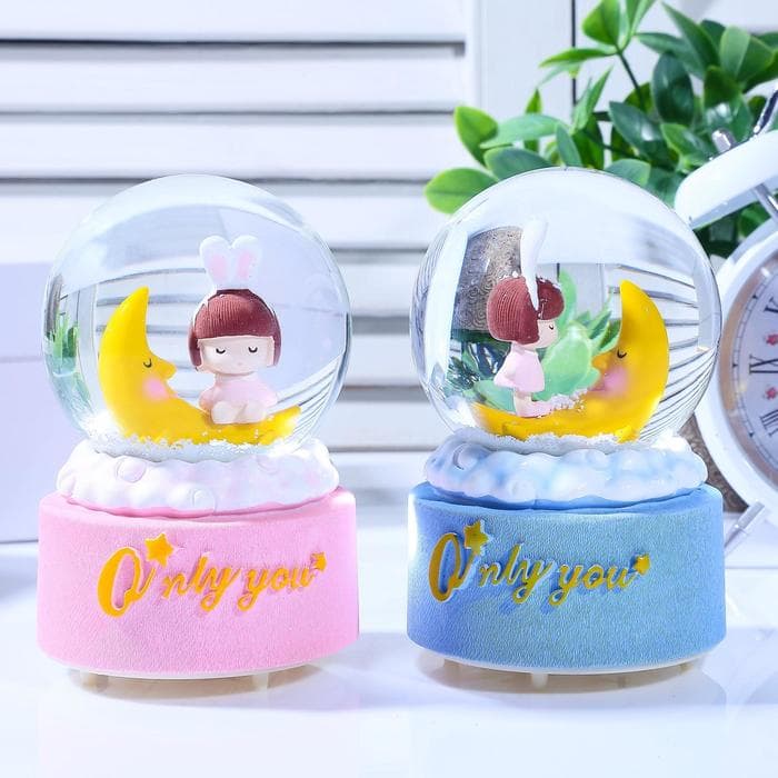 Снежный шар стеклянный «Малышка на месяце», музыкальный, световой, 12×8.5×8.5 см, МИКС