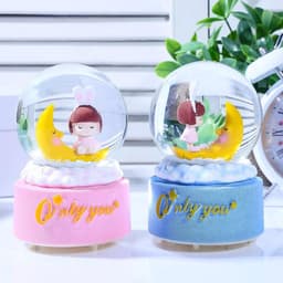 Снежный шар стеклянный «Малышка на месяце», музыкальный, световой, 12×8.5×8.5 см, МИКС