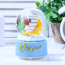 Снежный шар стеклянный «Малышка на месяце», музыкальный, световой, 12×8.5×8.5 см, МИКС