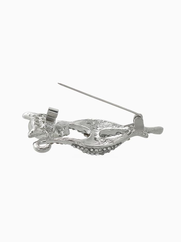 Брошь «Кошка», изящная с бантом, белая в серебре