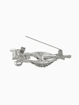 Брошь «Кошка», изящная с бантом, белая в серебре