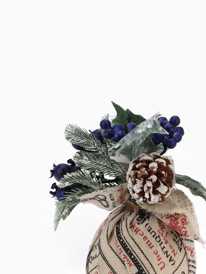 Новогодняя композиция на стол «Зимнее волшебство. Очарование» в мешочке, черника, шишка, 14 см