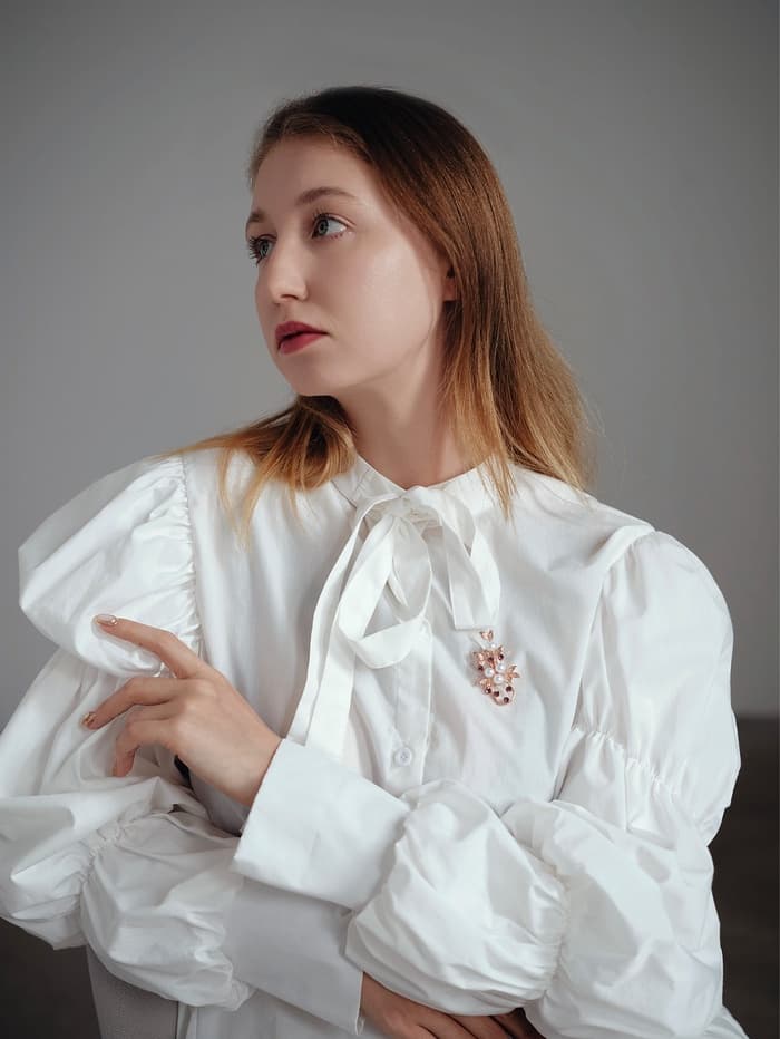 Брошь «Жемчужная ветвь», с росой, бело-фиолетовая в розовом золоте