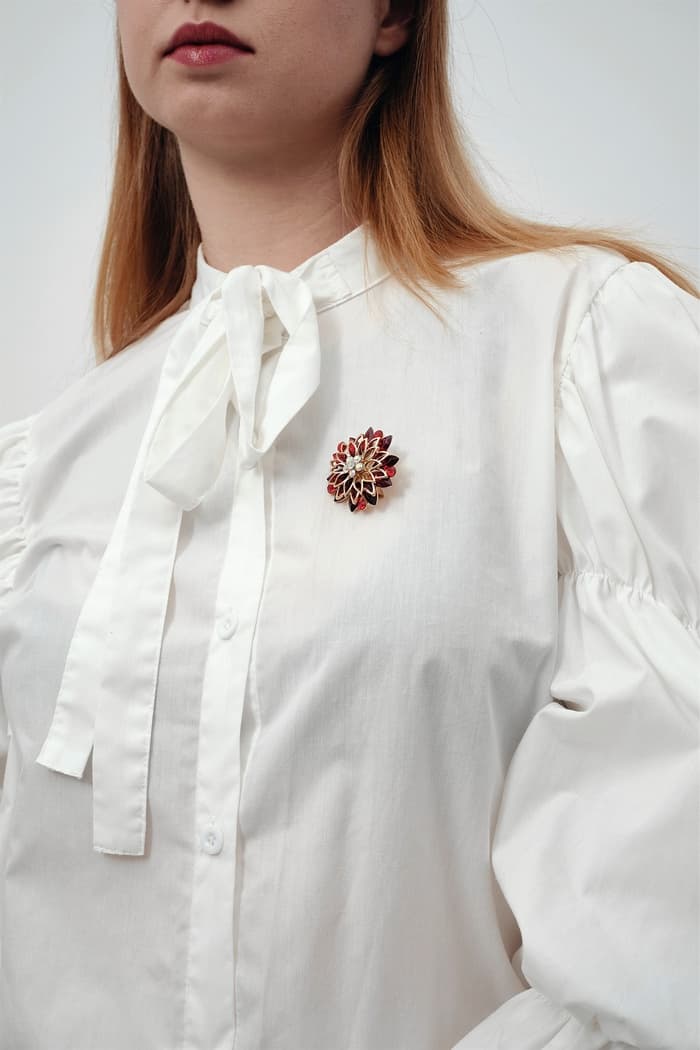 Брошь «Цветок Хризантемы», красная в золоте