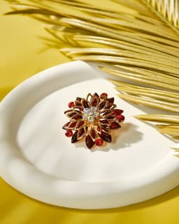 Брошь «Цветок Хризантемы», красная в золоте