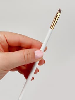 Кисть для макияжа White, скошенная, 16.5 (± 1) см, белая