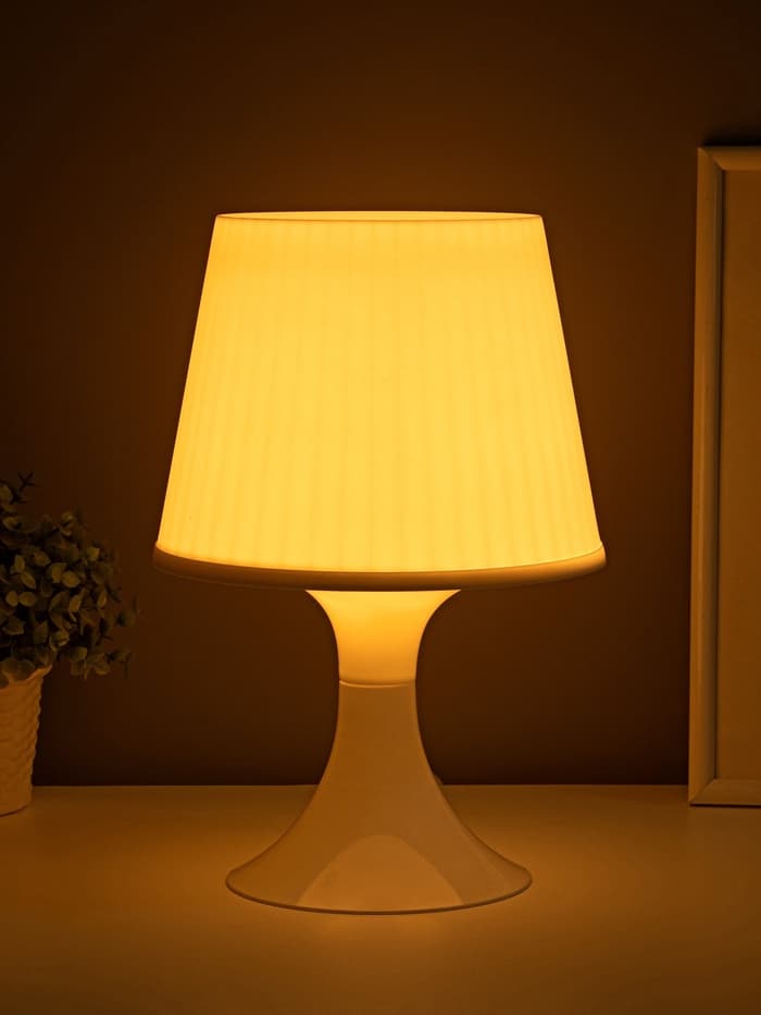 Настольная лампа RISALUX «1340001», 1×E14 15W, белый, d=19.5, высота 28 см