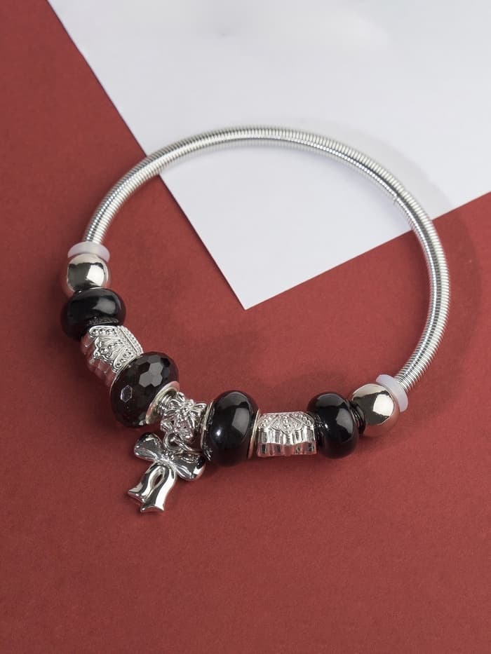 Браслет с шармами «Марджери. Бант», d=6.5 см, чёрный в серебре