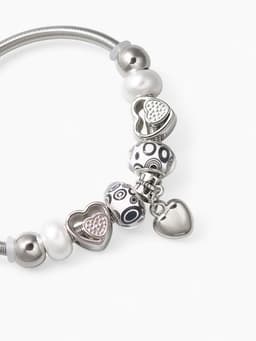 Браслет с шармами «Марджери. Сердце и жемчуг», d=6.5 см, чёрный, белый в серебре